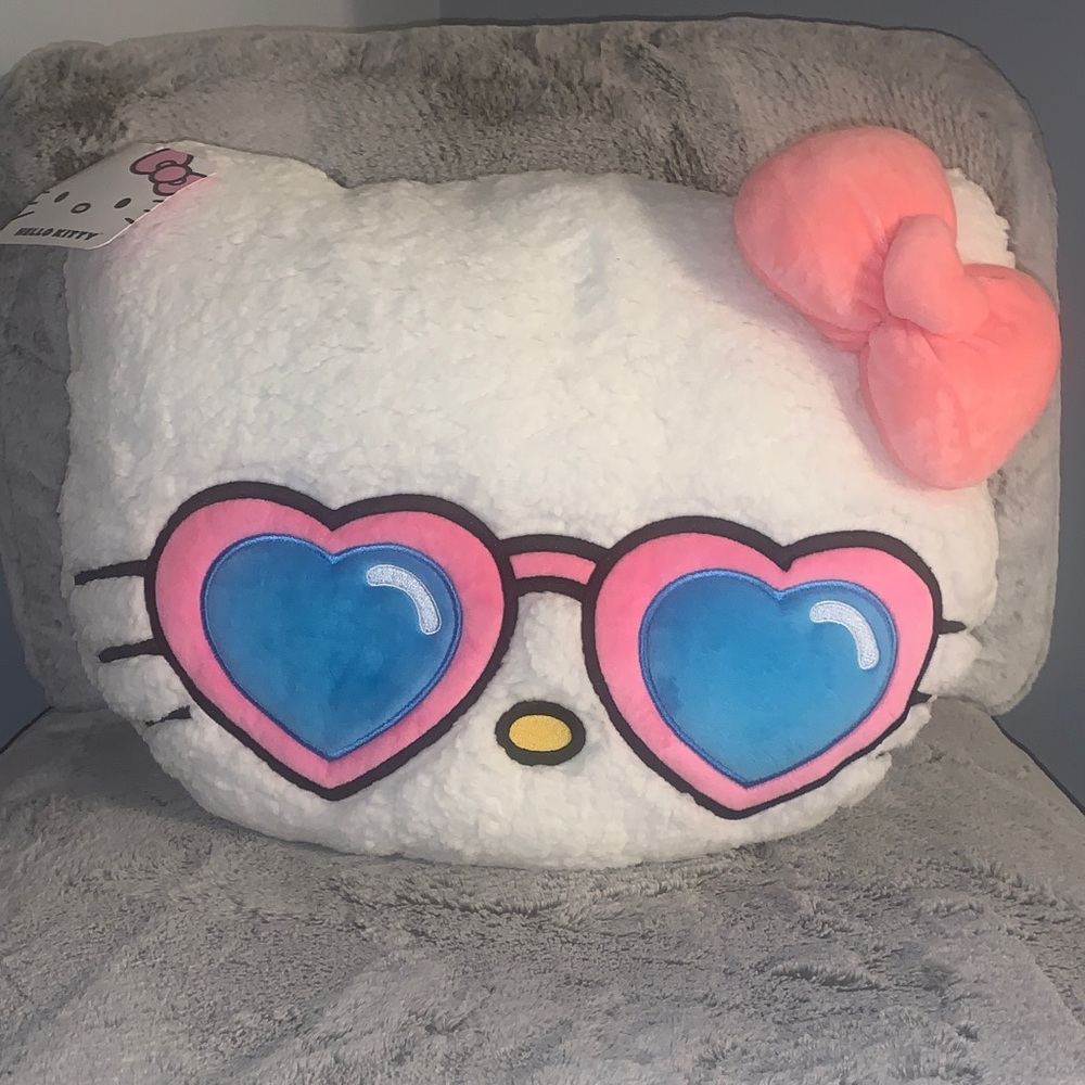 🆕- AUTHENTIC Hello Kitty White with Pink Heart Sunglasses & Pink Side Bow Pillow